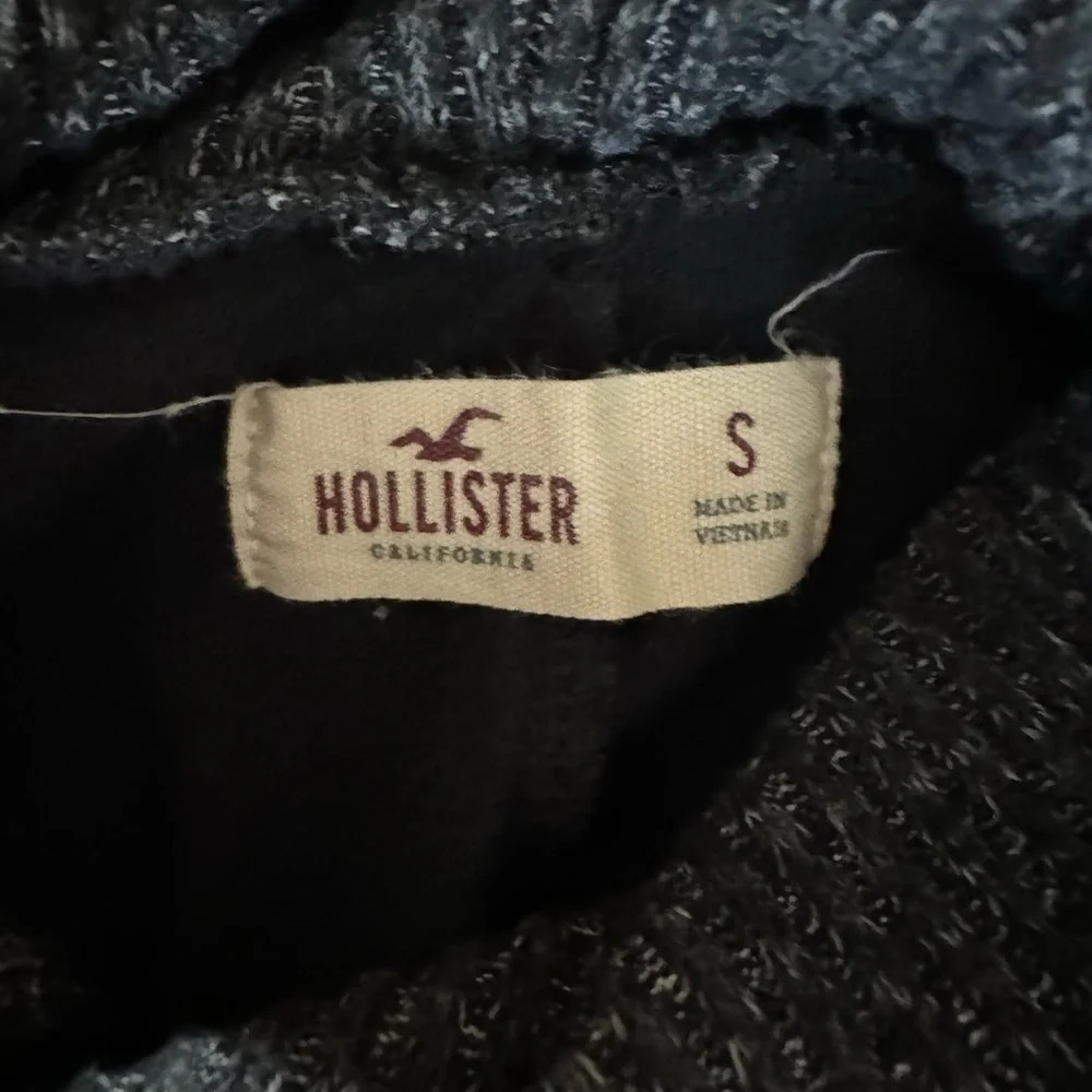 Hollister Sweater Women's Grey Knit Turtleneck Cold Shoulder Crop Top Small - Picture 8 of 9